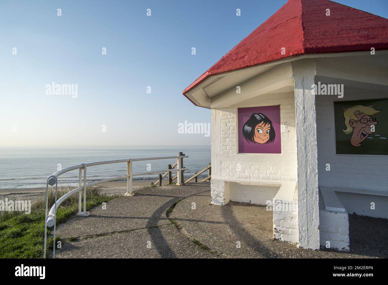 Spioenkop / le Pavillon Elisabeth, padiglione tra le dune nella località balneare di Wenduine / De Haan lungo la costa del Mare del Nord, Fiandre Occidentali, Belgio | le spioenkop dans les Dunes à Wenduine / le Coq, Belgique 19/04/2018 Foto Stock