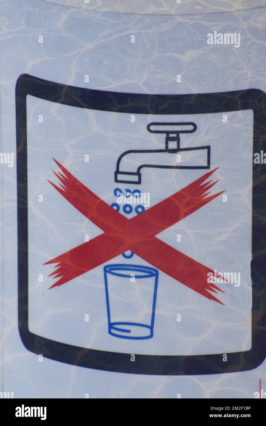 Acqua non potabile | Eau non potabile 07/05/2018 Foto Stock