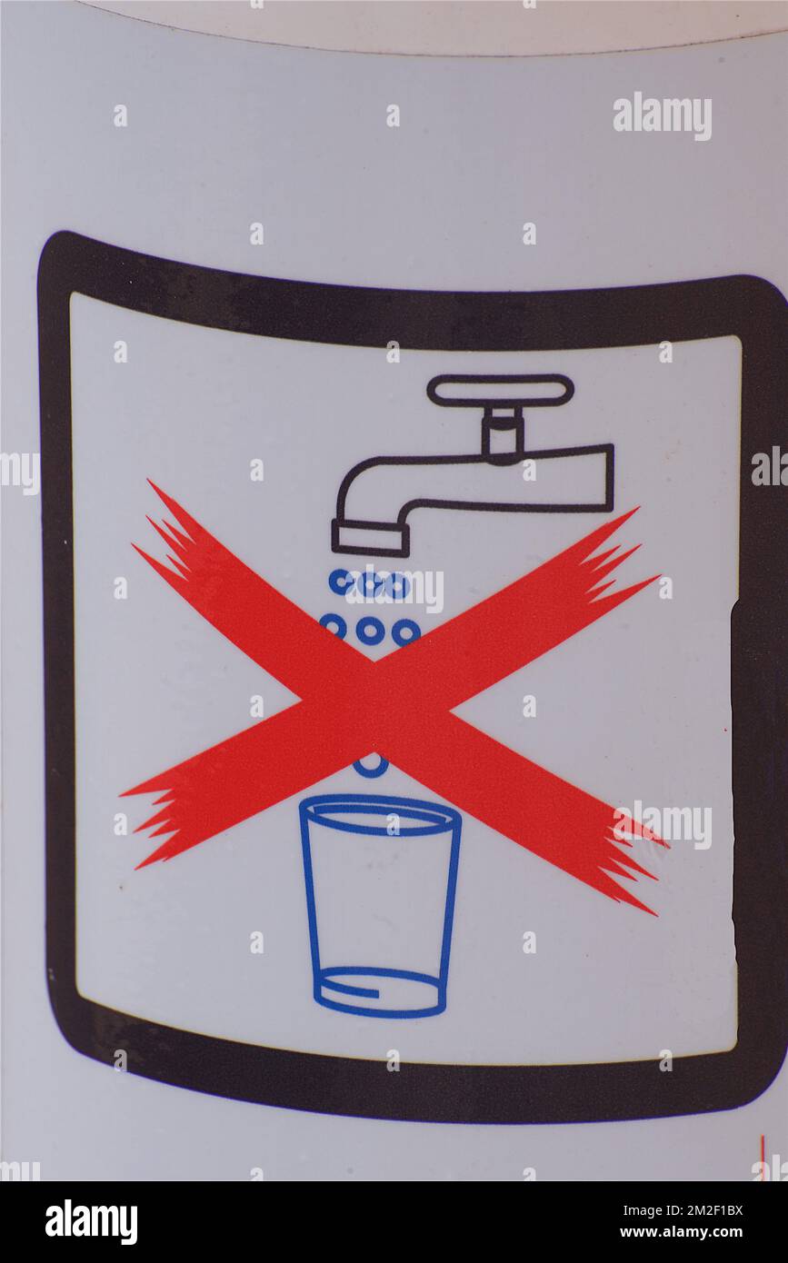 Acqua non potabile | Eau non potabile 07/05/2018 Foto Stock