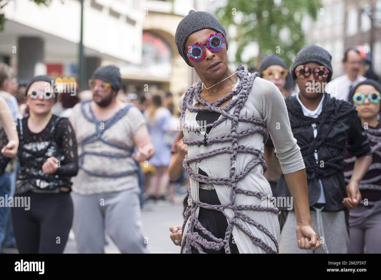 10eme edizione de la Zinneke sfilata dans les rues de Bruxelles centro. 21 Zinnodes defilent sur le theme illegale 12/05/2018 Foto Stock