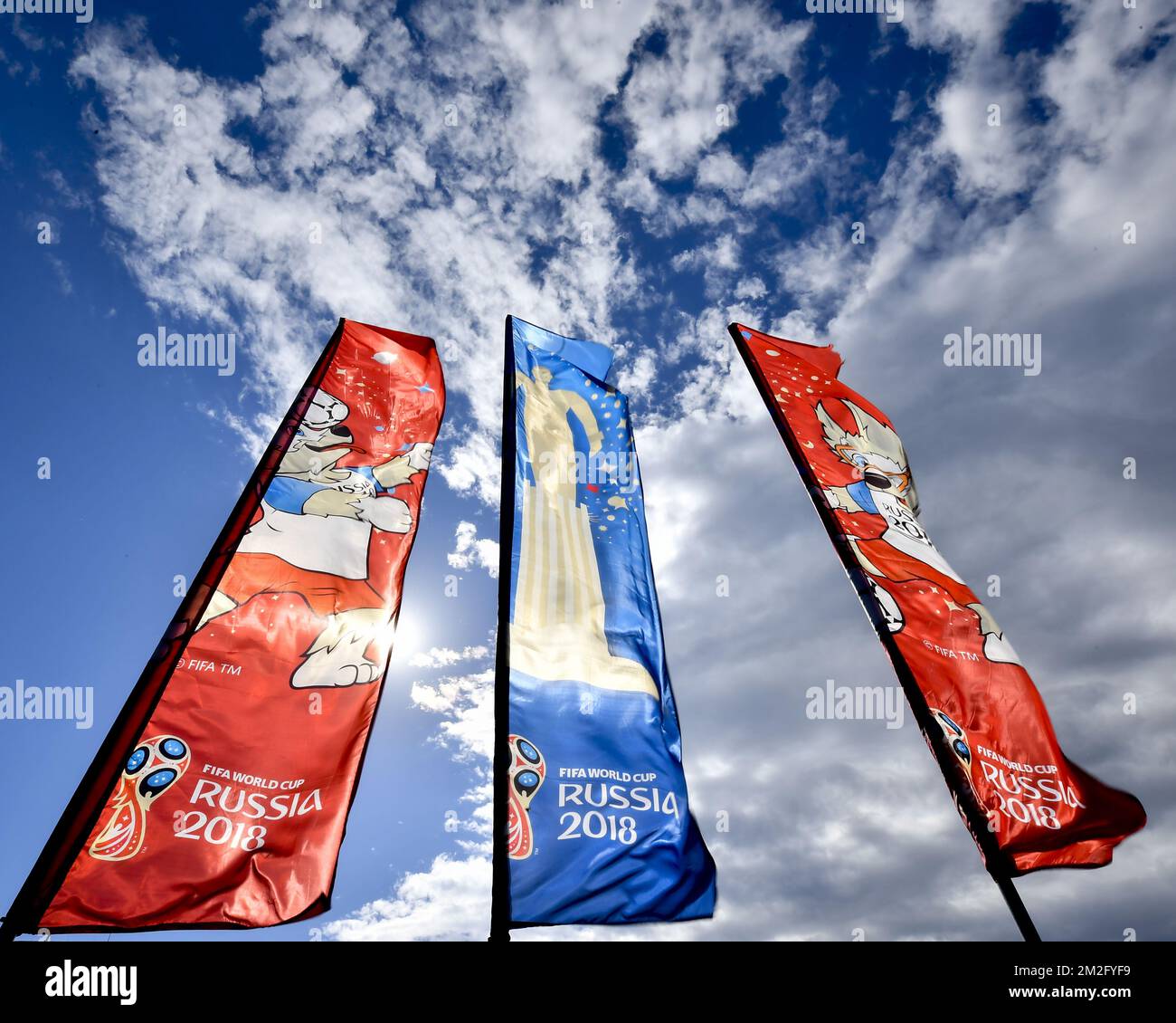 L'immagine mostra le bandiere e i logo della Coppa del mondo FIFA Russia 2018 in vista dell'inizio della Coppa del mondo FIFA 2018, a Mosca, Russia, lunedì 11 giugno 2018. FOTO DI BELGA DIRK WAEM Foto Stock