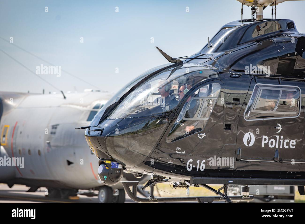 Re Filippo - Filip del Belgio ha mostrato in azione pilotando un elicottero Explorer MD902 durante la celebrazione del 25th° anniversario del dipartimento di supporto aereo della polizia federale, a Melsbroek, martedì 26 giugno 2018. BELGA FOTO PISCINA OLIVIER MATTHYS Foto Stock