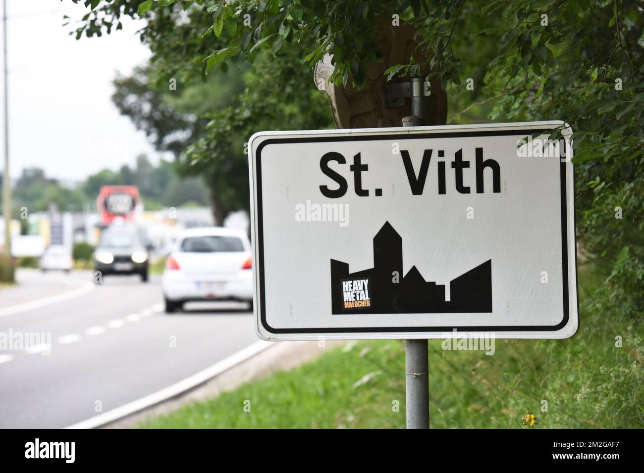 L'illustrazione mostra il nome del comune di Saint-Vith su un cartello stradale, lunedì 25 giugno 2018. BELGA FOTO JEAN-LUC FLEMAL Foto Stock
