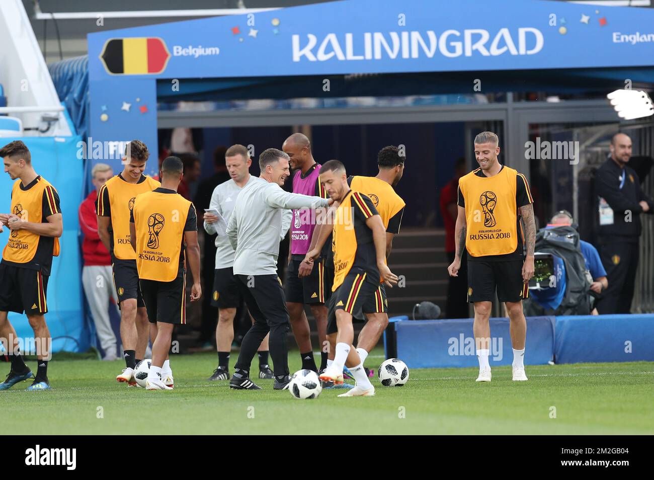 I giocatori belgi arrivano per una sessione di allenamento della nazionale belga di calcio i Red Devils nello stadio di Kaliningrad, a Kaliningrad, in Russia, mercoledì 27 giugno 2018. La squadra giocherà domani la terza partita contro l'Inghilterra nella fase di gruppo della Coppa del mondo FIFA 2018. FOTO DI BELGA BRUNO FAHY Foto Stock