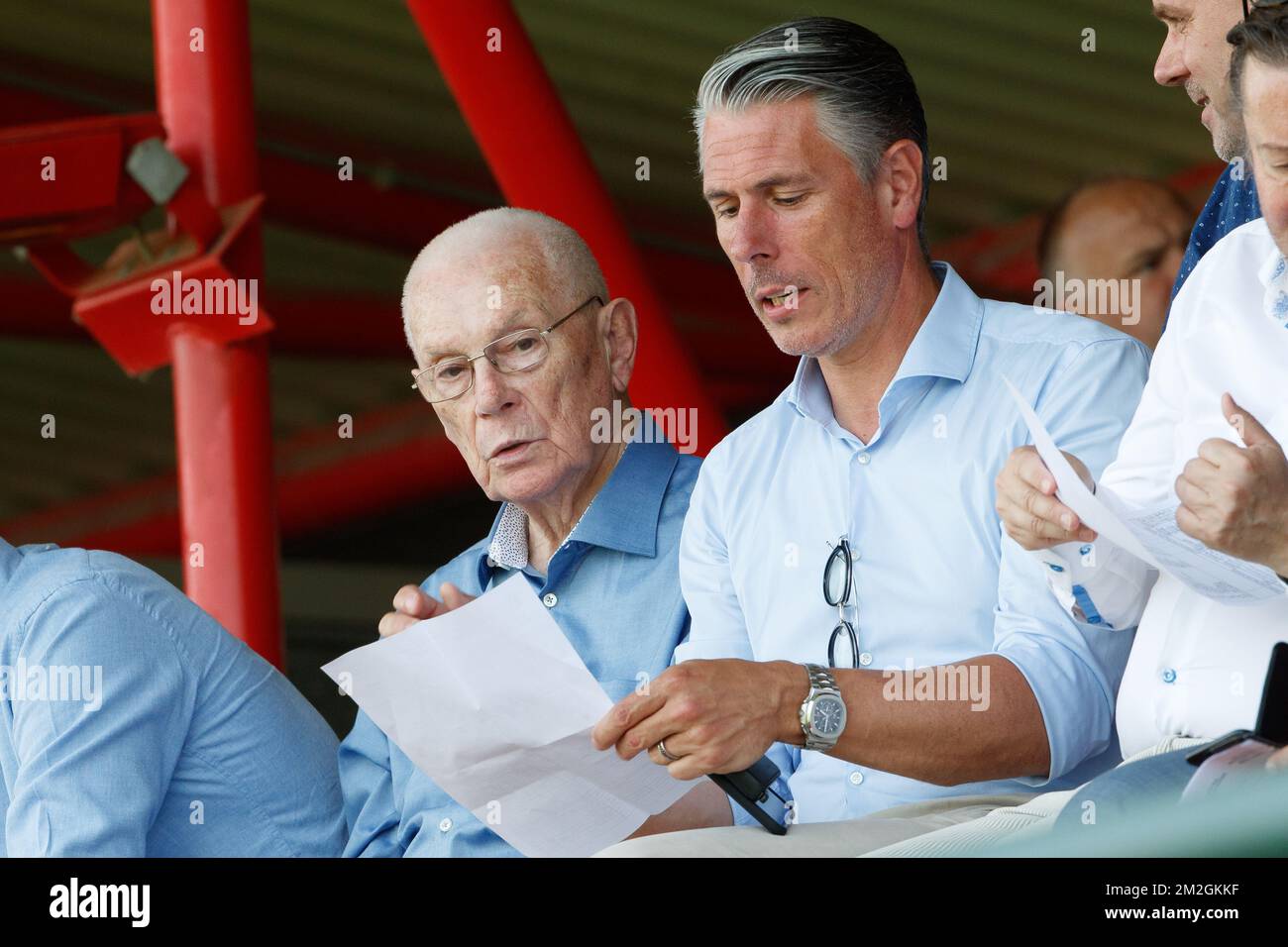 L'ex manager di Anderlecht 'Mister' Michel Verschueren e Michael Verschueren hanno fatto foto durante una amichevole partita di calcio tra RSC Anderlecht e i campioni olandesi PSV Eindhoven, sabato 07 luglio 2018 a Bruxelles, in preparazione della stagione 2018-2019. BELGA FOTO KURT DESPLENTER Foto Stock