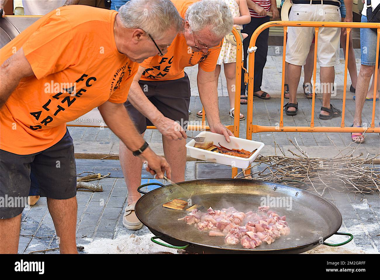 Concorso di preparazione per la paella Valenciana | Conocours de préparation de paella Valenciana 10/07/2018 Foto Stock