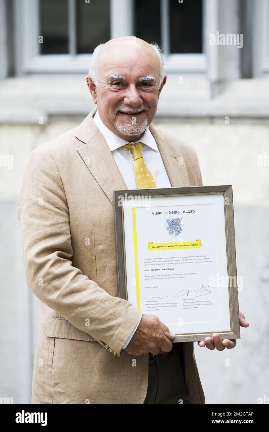 Il cardiologo Pedro Brugada ha raffigurato durante la cerimonia di premiazione per le decorazioni della comunità fiamminga "Vlaamse Eretekens" durante le celebrazioni in occasione della festa regionale fiamminga, mercoledì 11 luglio 2018 a Errerahuis a Brussel. BELGA FOTO KRISTOF VAN ACCOM Foto Stock