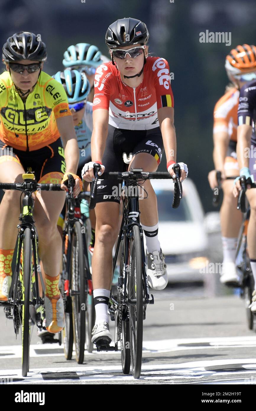 Il belga Kelly Van den Steen ha raffigurato durante l'arrivo della gara ciclistica femminile di un giorno "la Course by le Tour de France", a 112,5 km da Annecy a le Grand Bornand, Francia, martedì 17 luglio 2018. La gara è organizzata durante la gara ciclistica maschile Tour de France. FOTO DI BELGA YORICK JANSENS Foto Stock