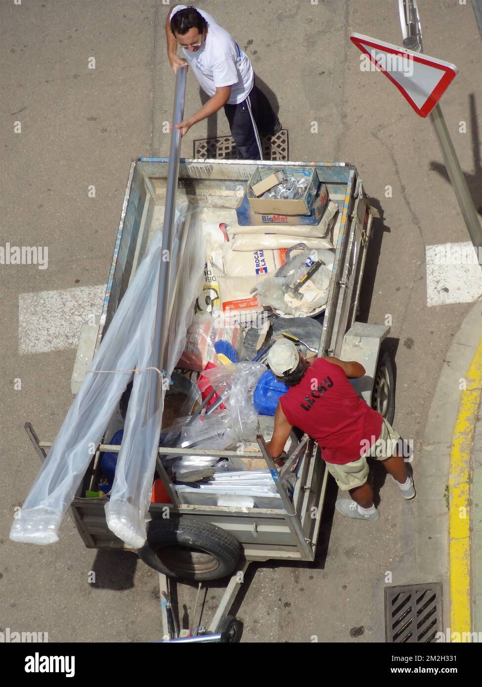 Installazione di pannelli di parcheggio a 2 ruote | Installazione di pannelli di parcheggio 2 roues 19/07/2018 Foto Stock