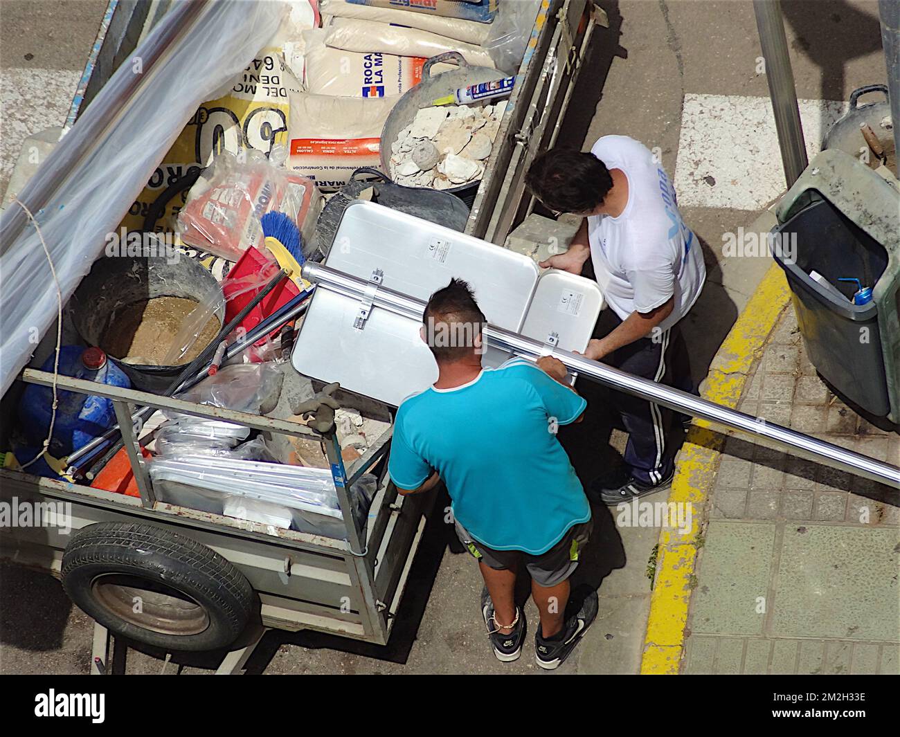 Installazione di pannelli di parcheggio a 2 ruote | Installazione di pannelli di parcheggio 2 roues 19/07/2018 Foto Stock