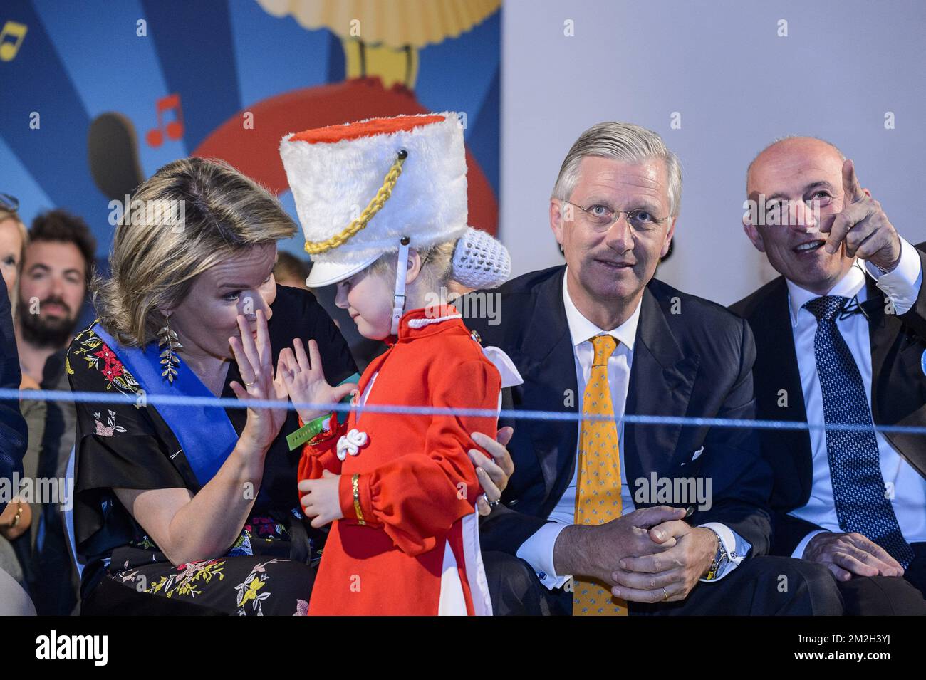 Le Plus Grand Bal populaire de Belgique sur la Place du jeu de balle dans les Marolles en presence de Sar Philippe et Mathilde | la più grande danza locale del Belgio nel Marolles la notte prima della giornata nazionale In presenza di HM il re Filippo e la sua maestà la regina Matilde del Belgio Vista sulla piazza principale - Place du jeu de balle 20/07/2018 Foto Stock