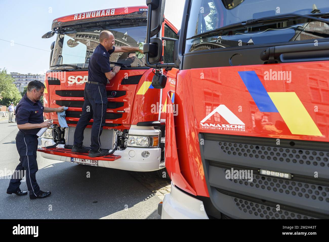 Ultima preparazione dei vigili del fuoco prima della sfilata per la giornata belga | Derniers preparatifs des pompiers avant le defile du 21 juillet 21/07/2018 Foto Stock