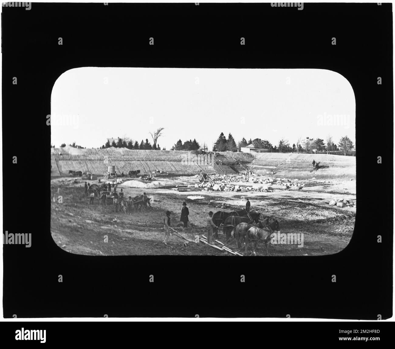 Dipartimento di distribuzione, Fisher Hill Reservoir, Construction, Brookline, Mass., ca. 1886 , opere d'acqua, serbatoi strutture di distribuzione dell'acqua, cantieri edili Foto Stock