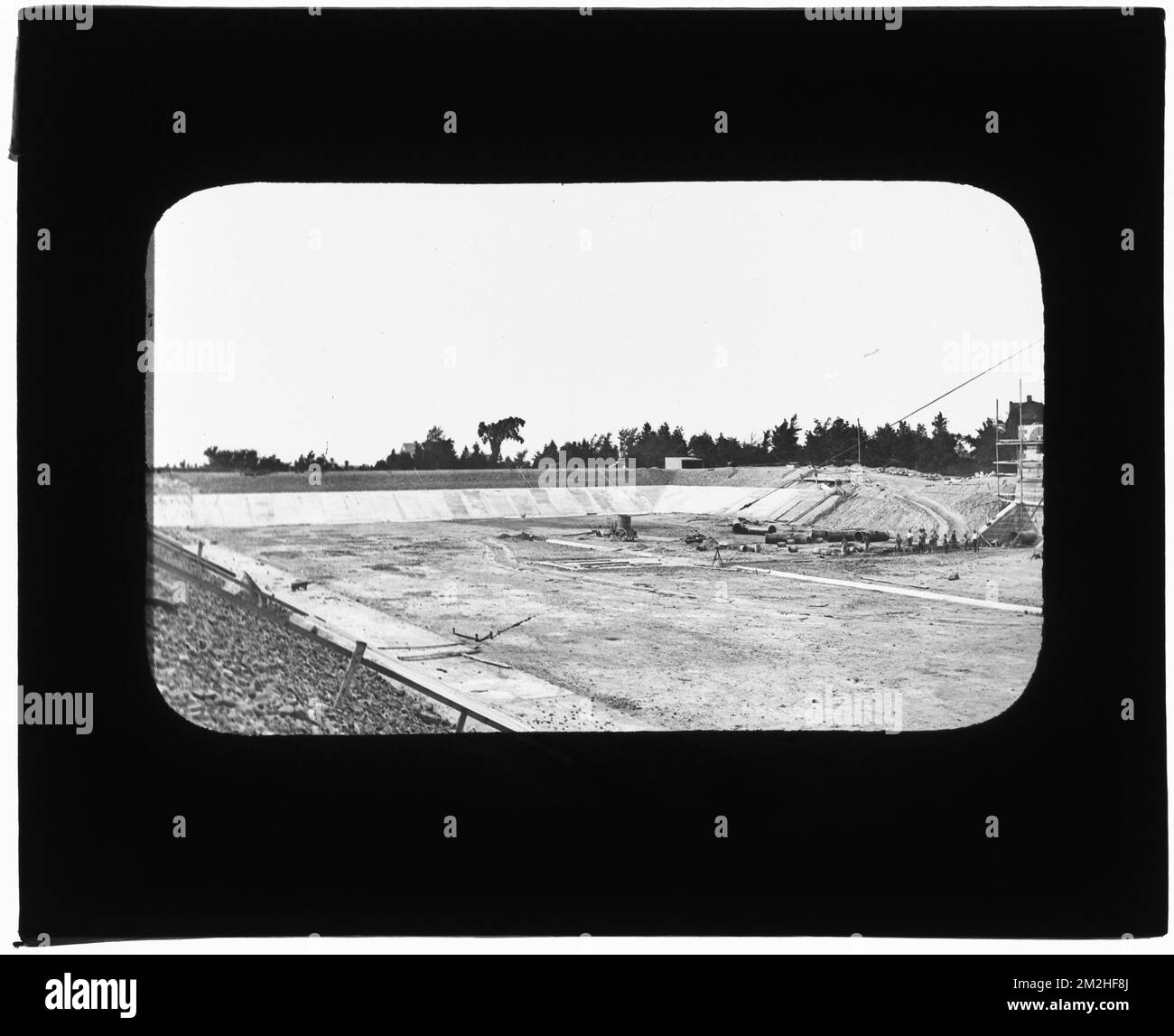 Dipartimento di distribuzione, Fisher Hill Reservoir, Construction, Brookline, Mass., ca. 1886 , opere d'acqua, serbatoi strutture di distribuzione dell'acqua, cantieri edili Foto Stock
