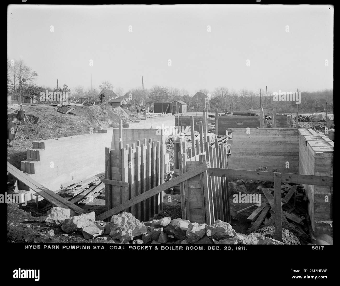 Dipartimento di distribuzione, stazione di pompaggio di Hyde Park, sacca di carbone e locale caldaia, Hyde Park, Mass., 20 dicembre 1911 , acquedotto, stazioni di pompaggio, cantieri edili Foto Stock