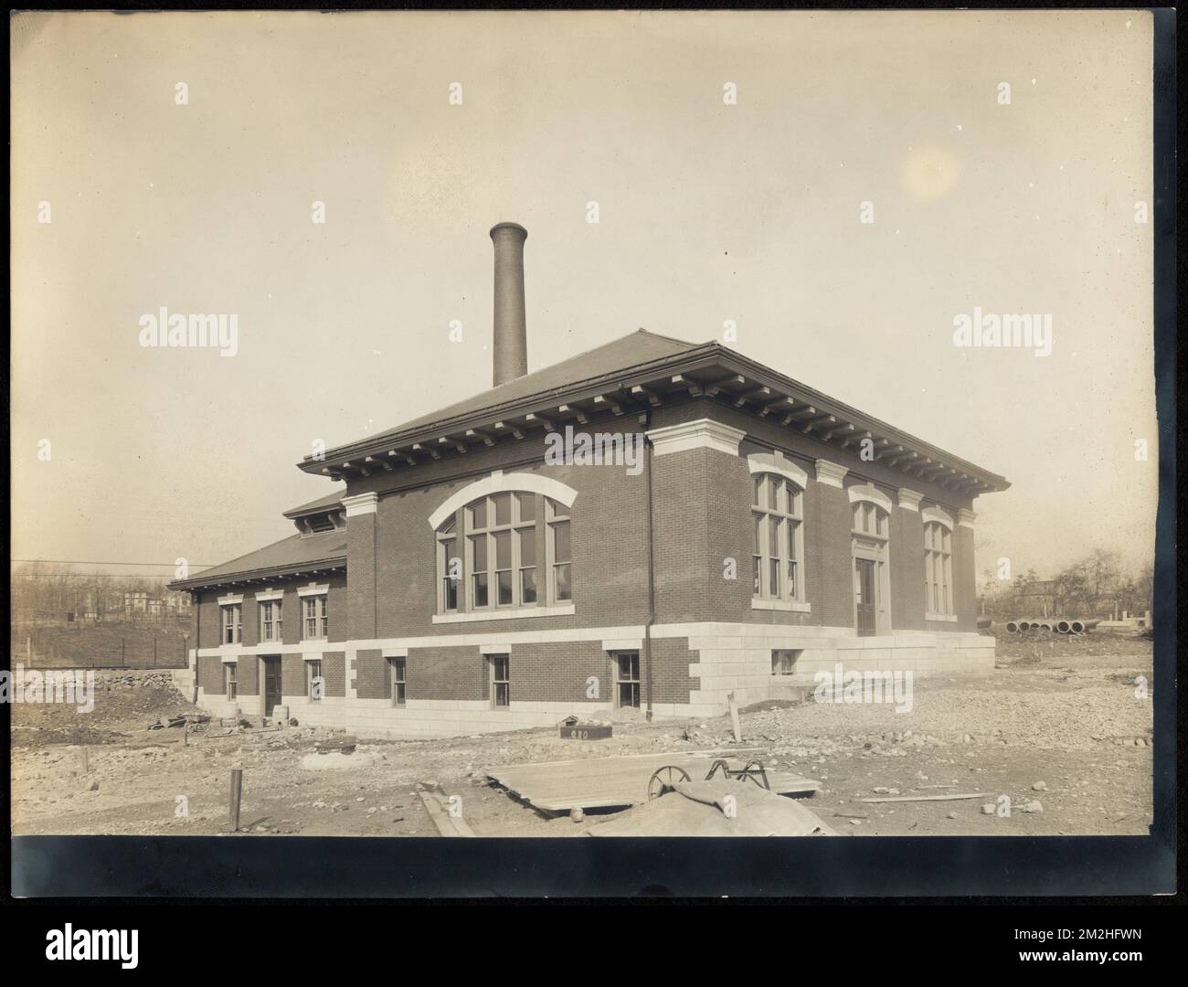 Dipartimento di distribuzione, Hyde Park Pumping Station, dal sud-est, Hyde Park, Mass., 1912 ottobre - 1913 maggio, lavori d'acqua, stazioni di pompaggio, costruzione completata Foto Stock