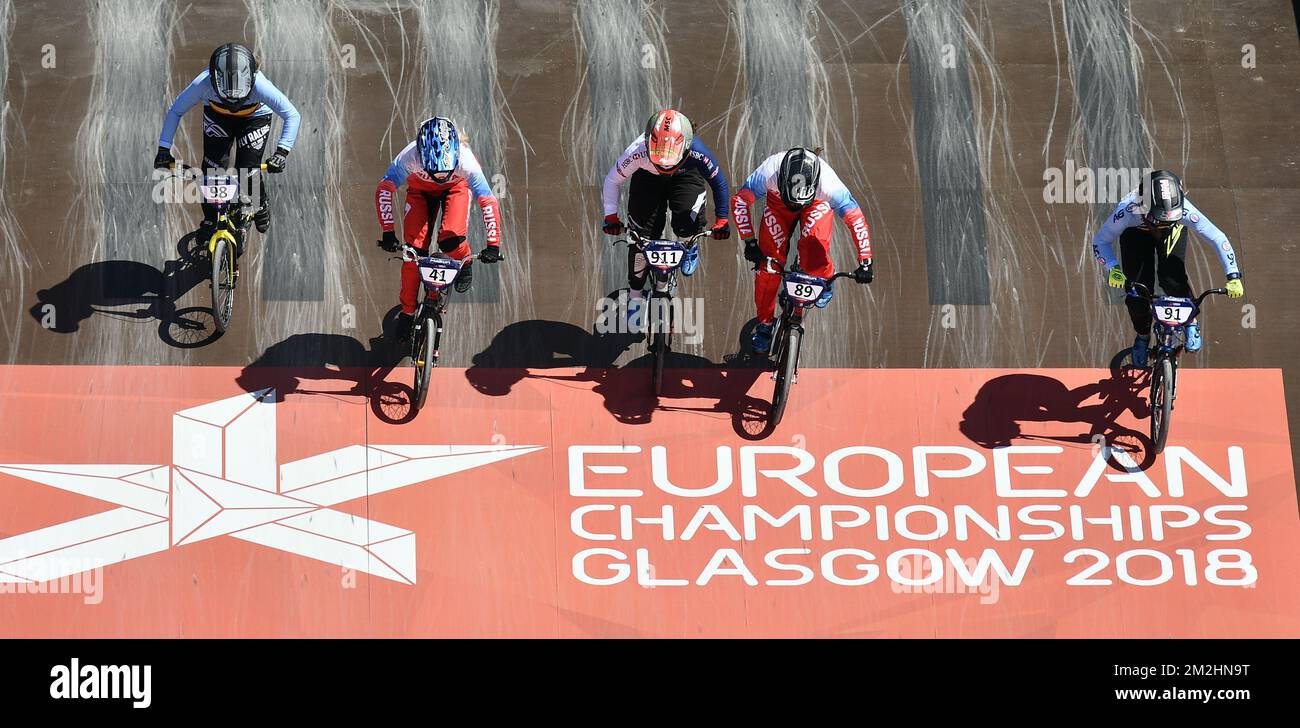 Il ciclista belga BMX Karo Vertessen, Natalia Suvorova, Bethany Shriever, Yaroslava Bondarenko e Bethany Shriever hanno ritratto in azione durante l'evento femminile BMX Heats ai Campionati europei di Glasgow, Scozia, venerdì 10 agosto 2018. I campionati europei di diversi sport si terranno a Glasgow dal 03 al 12 agosto. FOTO DI BELGA ERIC LALMAND Foto Stock