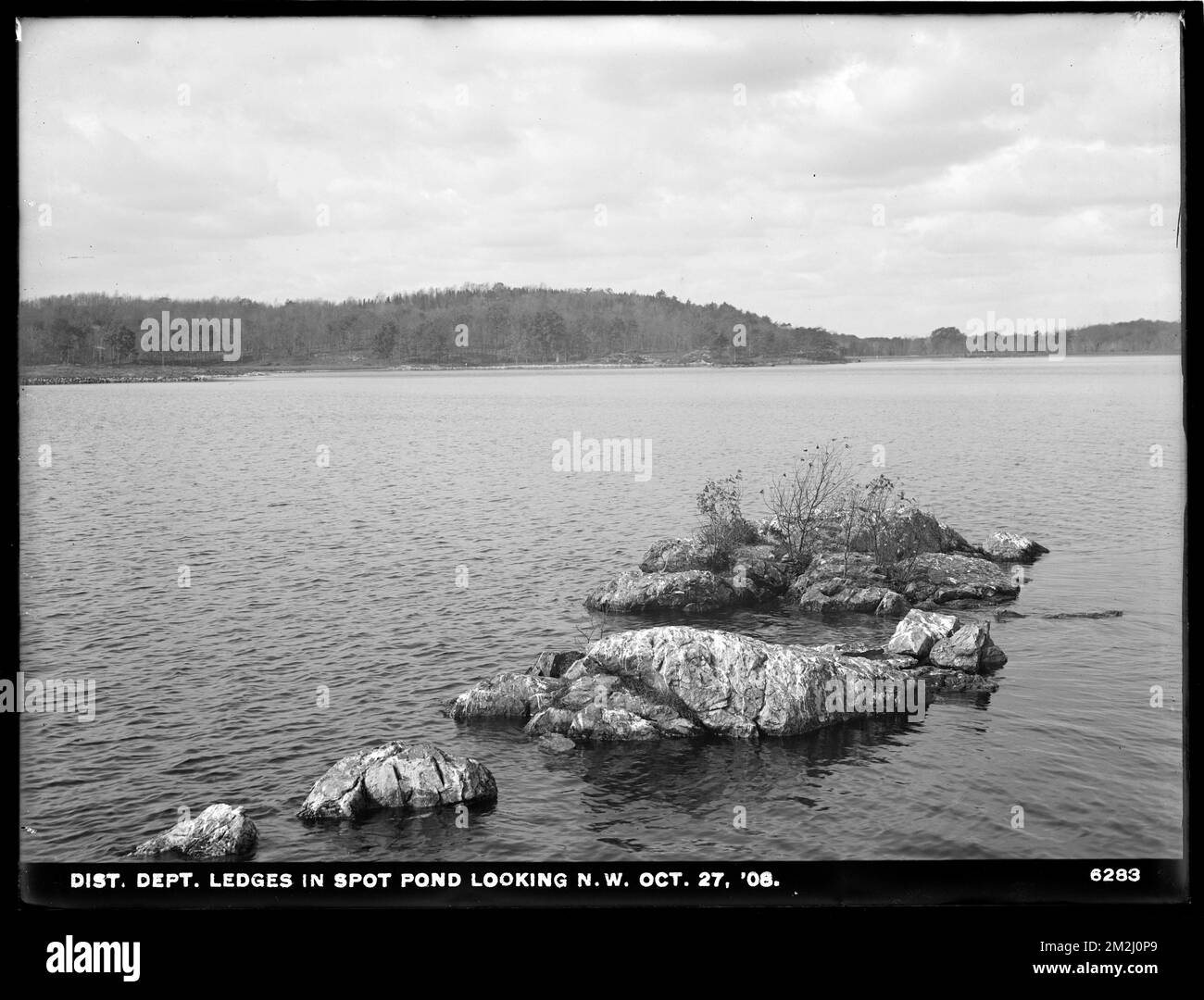 Dipartimento di distribuzione, Low Service Spot Pond Reservoir, Ledge, Looking North West, Stoneham, Mass., 27 ottobre 1908 , opere d'acqua, serbatoi strutture di distribuzione dell'acqua, guano Foto Stock