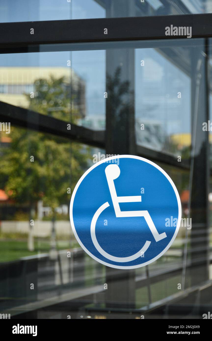Accesso disabili | Accès handicap 16/08/2018 Foto Stock