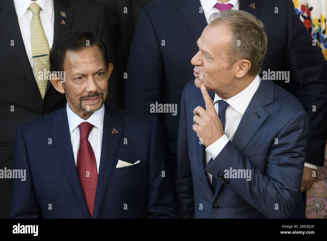 Brunei Sultan Haji Hassanal Bolkiah Mu'izzaddin Waddaulah e il presidente del Consiglio europeo Donald Tusk hanno illustrato in una foto di famiglia al meeting Asia-Europa ASEM, venerdì 19 ottobre 2018, presso la sede dell'Unione europea a Bruxelles. BELGA FOTO PISCINA FREDERIC SIERAKOWSKI Foto Stock