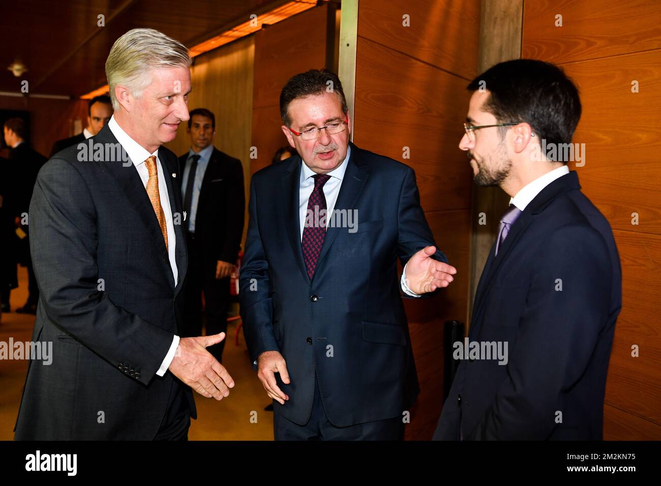 Re Philippe - Filip del Belgio e della regione di Bruxelles il Ministro-Presidente Rudi Vervoort ha illustrato durante l'apertura di un incontro d'affari portoghese-belga, il secondo giorno di una visita di Stato di tre giorni dei reali belgi in Portogallo, a Lisbona, martedì 23 ottobre 2018. FOTO DI BELGA FREDERIC SIERAKOWSKI Foto Stock