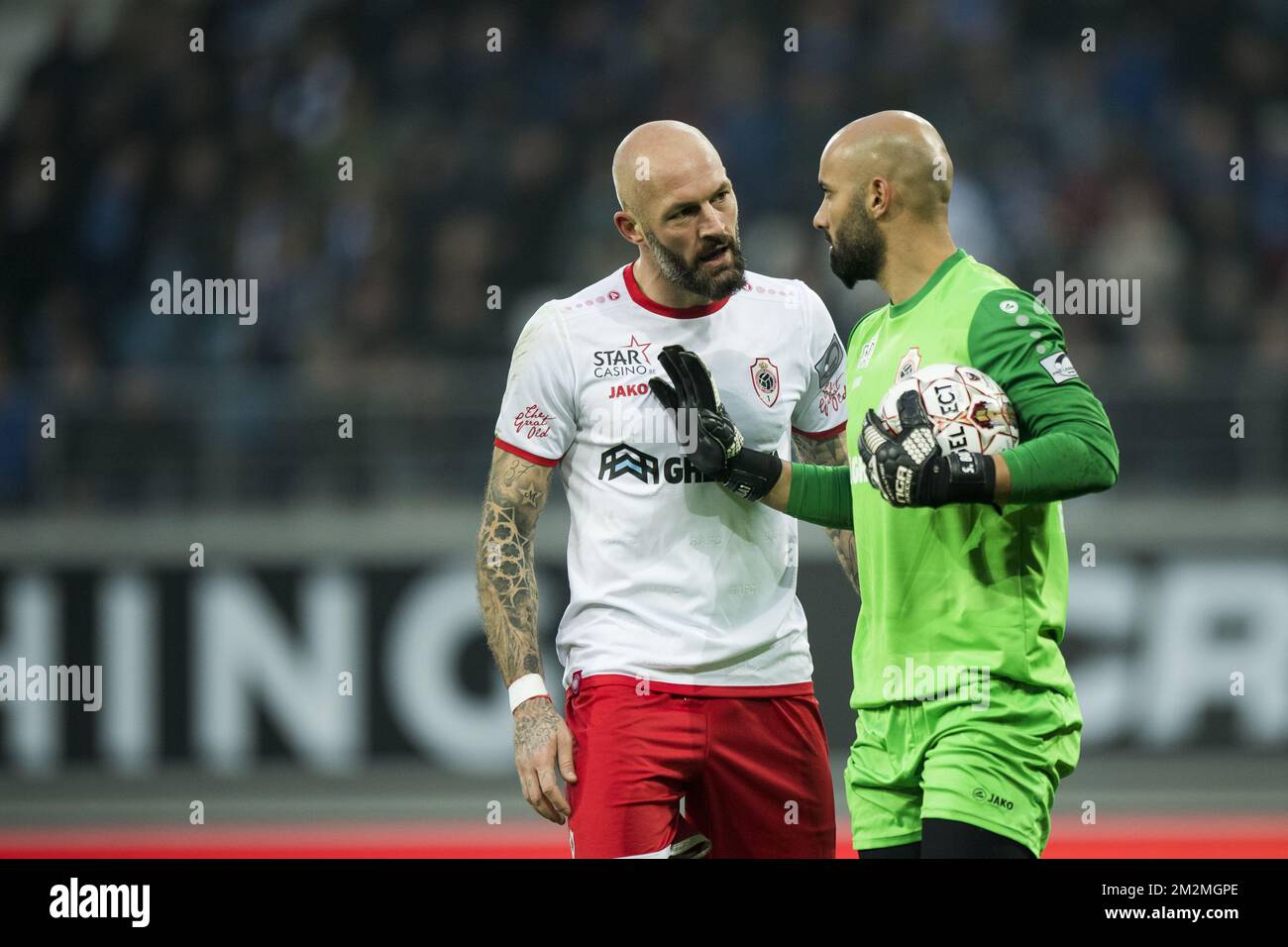 Antwerp's Jelle Van Damme and Antwerp's goalkeeper Sinan Bolat reacts during a soccer match between KAA Gent and Royal Antwerp FC, Sunday 25 November 2018 in Gent, on the 16th day of the 'Jupiler Pro League' Belgian soccer championship season 2018-2019. BELGA PHOTO JASPER JACOBS Foto Stock
