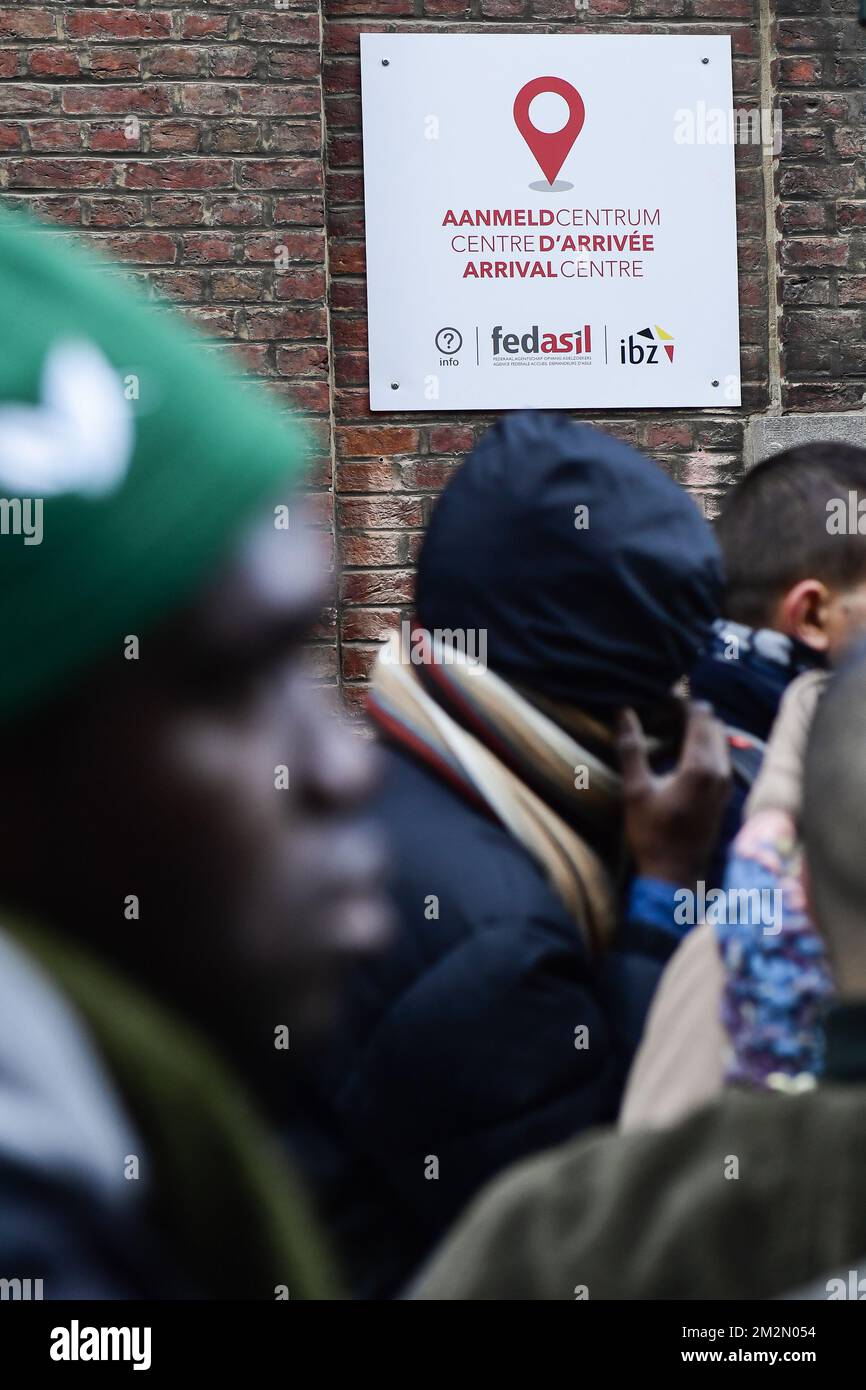 La figura illustra la situazione presso il nuovo centro di registrazione dei richiedenti asilo presso il "Petit Chateau - Klein Kasteeltje" di Bruxelles, lunedì 10 dicembre 2018. A causa di una mancanza di spazio, i servizi stranieri (DVZ Dienst Vreemdelingenzaken - ode Office des Etrangers) la registrazione è stata spostata dagli uffici vicino a Maximiliaanpark - Parc Maximilien. FOTO DI BELGA LAURIE DIEFFEMBACQ Foto Stock