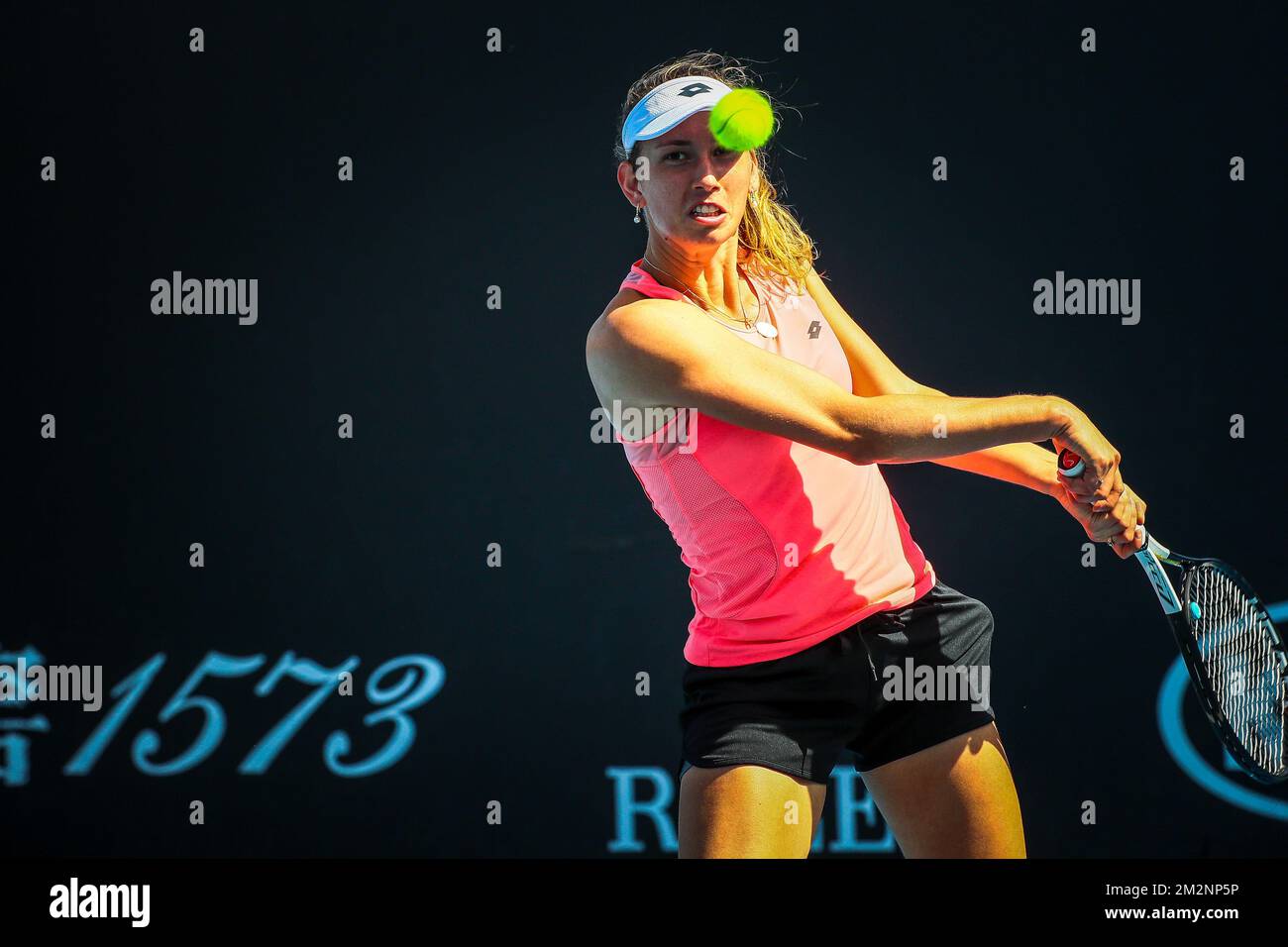 Elise Mertens è stato raffigurato in azione durante una sessione di allenamento al Grand Slam di tennis 'Australian Open', sabato 12 gennaio 2019 a Melbourne Park, Melbourne, Australia. Questo primo grande slam della stagione si svolgerà dal 14 al 27 gennaio. FOTO DI BELGA PATRICK HAMILTON Foto Stock