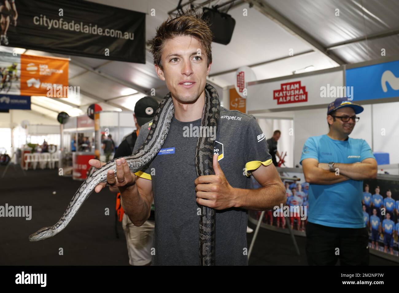 George Bennett, neozelandese, nella foto durante la presentazione del team, in vista del Tour Down under cycling, sabato 12 gennaio 2019 ad Adelaide, Australia. L'edizione di quest'anno della gara si svolgerà dal 15th al 20st gennaio. FOTO DI BELGA YUZURU SUNADA Foto Stock