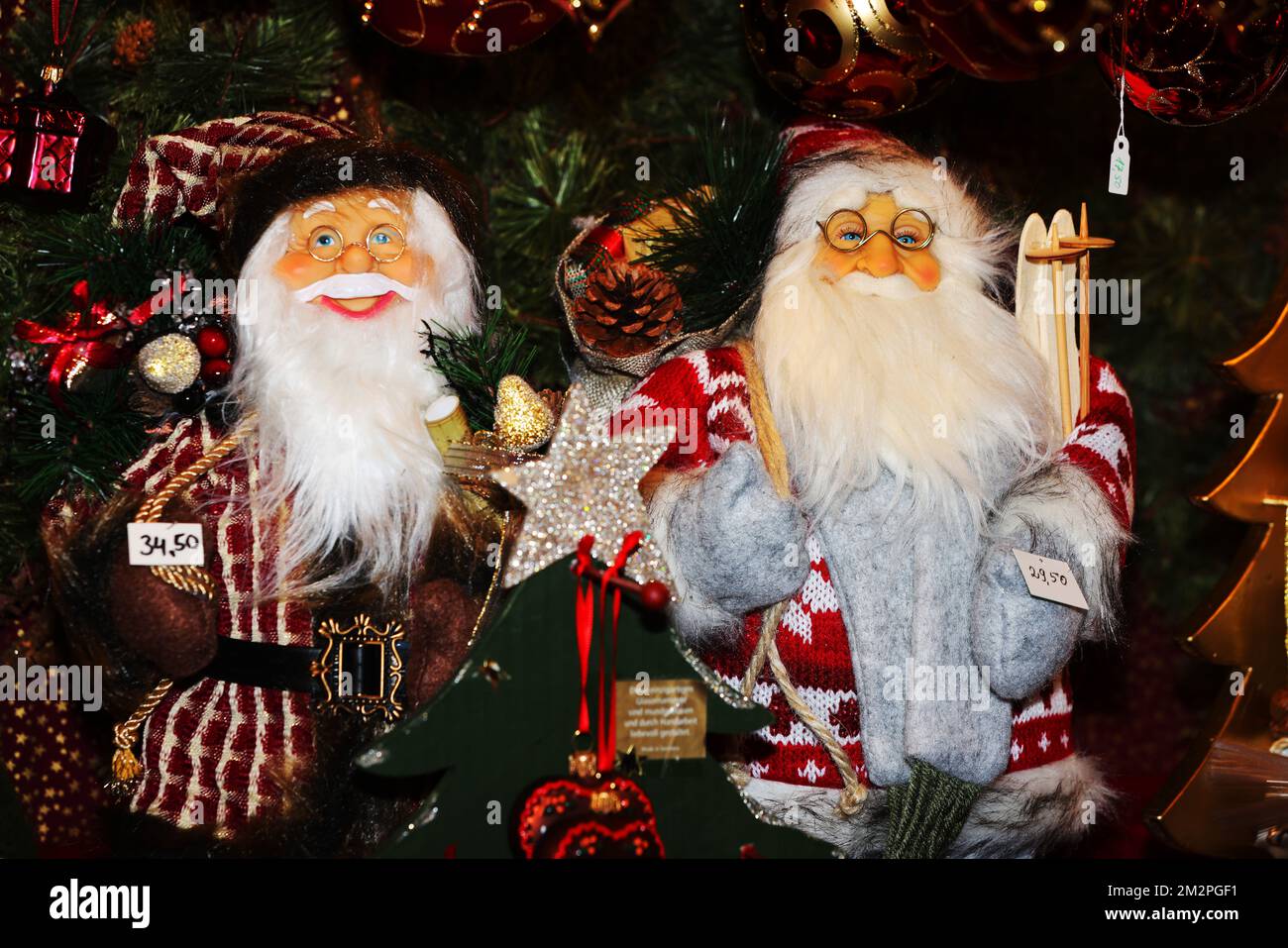 Santa Clause, Nikolaus, Weihnachtsmann, Nürnberg, Nürnberger Weihnachtsmarkt, Nürnberger Christkindlesmarkt, Engel, Anhänger, Kugel, Glühwein, Foto Stock