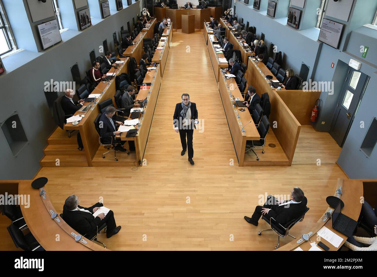 IL SIG. Olivier Maroy lascia una sessione plenaria del Parlamento vallone a Namur, mercoledì 13 febbraio 2019. FOTO DI BELGA JOHN THYS Foto Stock