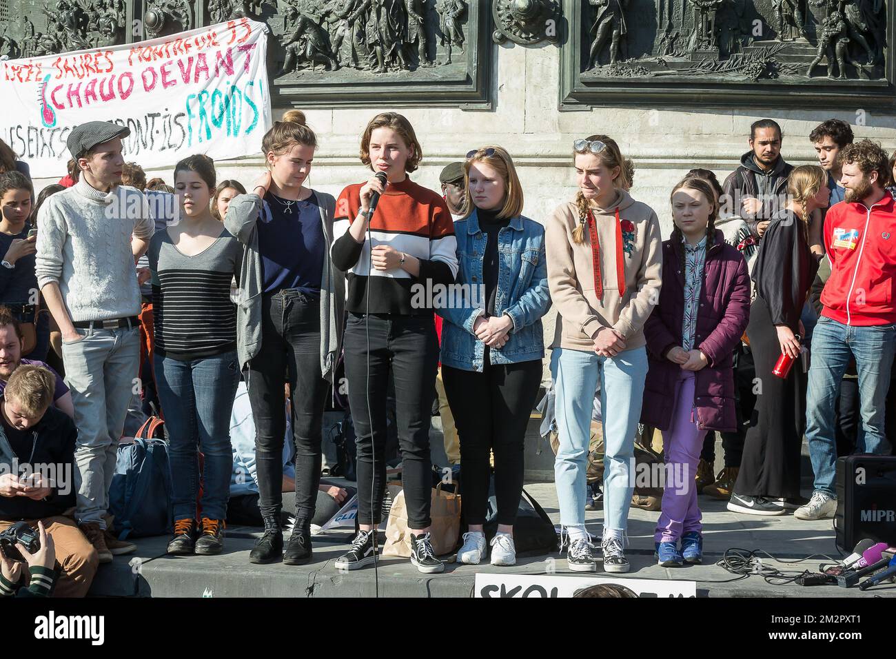 Gioventù francese, gioventù tedesca, attivista per il clima Anuna De Wever, attivista per il clima Kyra Gantois, attivista per il clima Adelaide Charlier e attivista svedese per il clima Greta Thunberg, nella foto della protesta "Gioventù per il clima" a Parigi, Francia, venerdì 22 febbraio 2019. L'azione si ispira allo "Sciopero scolastico" di Greta, svedese di 15 anni, che esorta gli studenti a saltare le lezioni per protestare contro la mancanza di consapevolezza climatica. FOTO DI BELGA JAMES ARTHUR GEKIERE Foto Stock