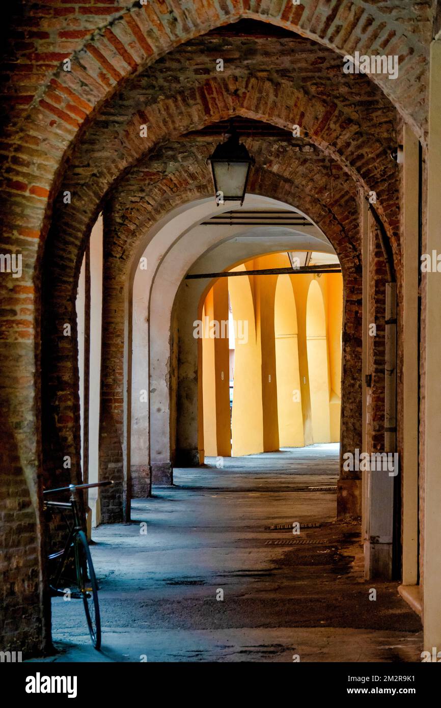 Portici in via Boccacanale di Santo Stefano, Ferrara, Italia Foto Stock