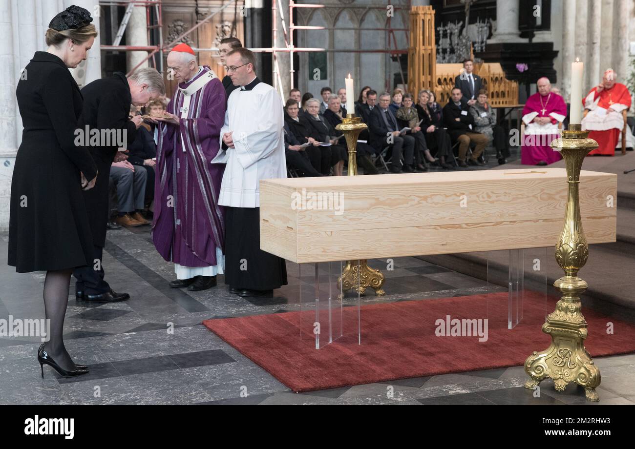 La regina Mathilde e il re Filippo - Filip del Belgio hanno raffigurato durante la cerimonia funeraria del Cardinale Danneels, presso la Sint-Romboutskathedraal (Cattedrale di Saint-Rombaut) di Mechelen, venerdì 22 marzo 2019. Il Cardinale Danneels morì il 14th marzo all'età di 85 anni. BELGA FOTO PISCINA BENOIT DOPPAGNE Foto Stock