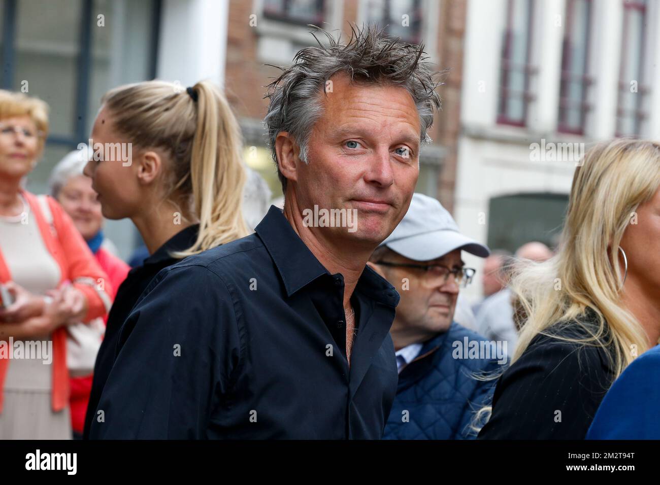 L'attore Chris Van Tongelen ha raffigurato durante la cerimonia funeraria del cantante belga Paul Severs, martedì 23 aprile 2019, nella basilica di Sint-Martinus. Paul Severs è morto lo scorso 9 aprile alle 70. FOTO DI BELGA NICOLAS MAETERLINCK Foto Stock