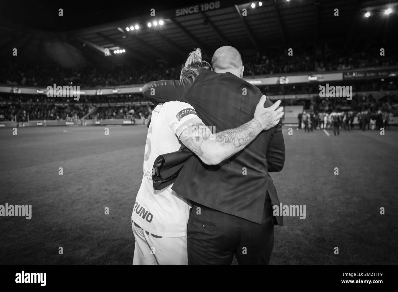 Sebastien Dewaest di Genk e Philippe Clement, allenatore capo di Genk, hanno mostrato la foto durante una partita di calcio tra RSC Anderlecht e KRC Genk, giovedì 16 maggio 2019 a Bruxelles, il 9° giorno (su 10) del Play-off 1 del campionato di calcio belga della 'Jupiler Pro League'. FOTO DI BELGA DAVID PINTENS Foto Stock