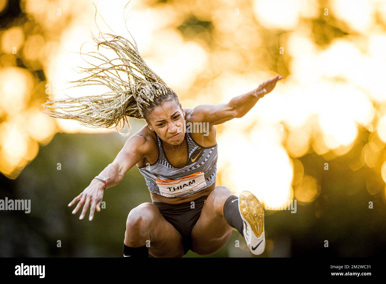 Il belga Nafissatou Nafi Thiam ha ritratto in azione durante il concorso femminile di salto lungo al meeting internazionale di atletica di Gouden Spike, a Leiden, nei Paesi Bassi, sabato 08 giugno 2019. FOTO DI BELGA JASPER JACOBS Foto Stock