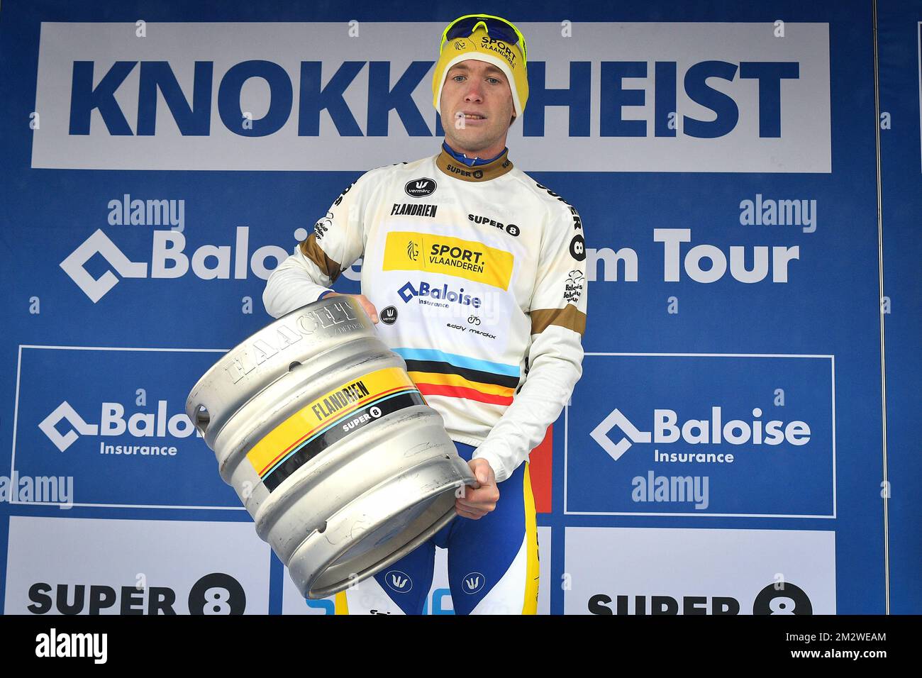 Thomas Sprengers belga dello Sport Vlaanderen-Baloise, vincitore del premio per lo spirito di combattimento (strijdlust) raffigurato sul podio dopo la prima tappa della gara ciclistica Belgium Tour di Baloise, 184,3km da Sint-Niklaas a Knokke-Heist mercoledì 12 giugno 2019. FOTO DI BELGA DAVID STOCKMAN Foto Stock