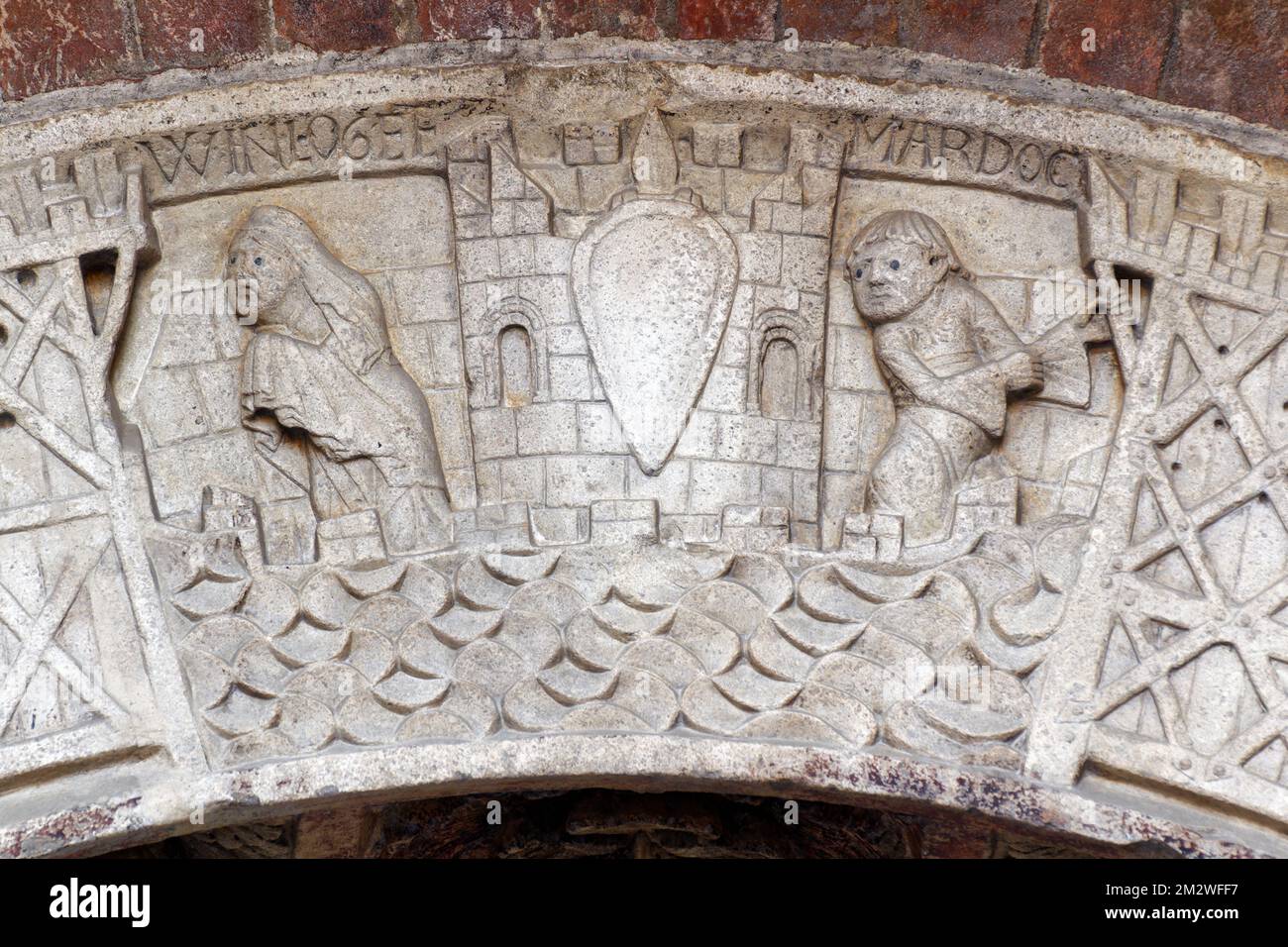 Porta della Pescheria (Duomo di Modena): L'abduzione della Guinevere (antico elemento della leggenda arturiana) qui chiamata Winlogee Foto Stock