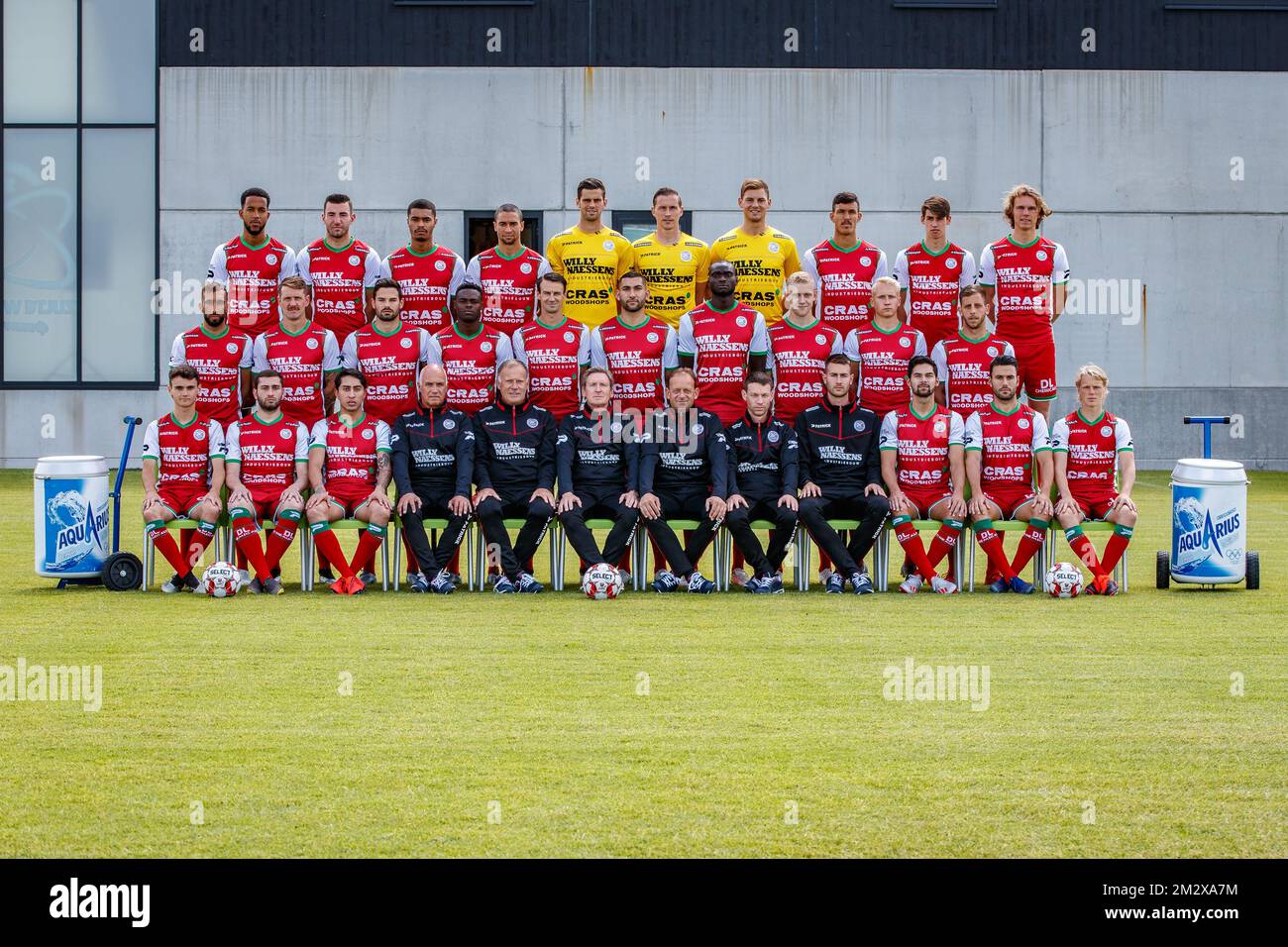 Up L-R; 03 Marvin Baudry di Essevee; 04 Michael Heylen di Essevee; 33 Cameron Humphreys di Essevee; 11 Nill De Pauw di Essevee; 25 Louis Bostyn, 01 24 Sammy Heylen di Essevee; 44 Banalsen di Essevee; Esseuk De Plaigne; 57 Esseues Met; Esseues De Plaigne; Esseues; Esseues Met; Esvee; Esseues Met; Esseues Met; Esseues Met; Esseues Met; Esvee; Esseues Met; Esseues Met; Esvee; Esseueos Met 22 Florian Tardieu di Essevee; 05 Damien Marcq di Essevee; 23 Marco Burki di Essevee; 27 Dimitri Oberlin di Essevee; 02 Davy De Fauw di Essevee; 12 George Timotheou di Essevee; 21 Ibrahima Seck di Essevee; 20 Essevee's Henrik dal; 17 Miskaele; 41 Miskaal di Essekaele Foto Stock