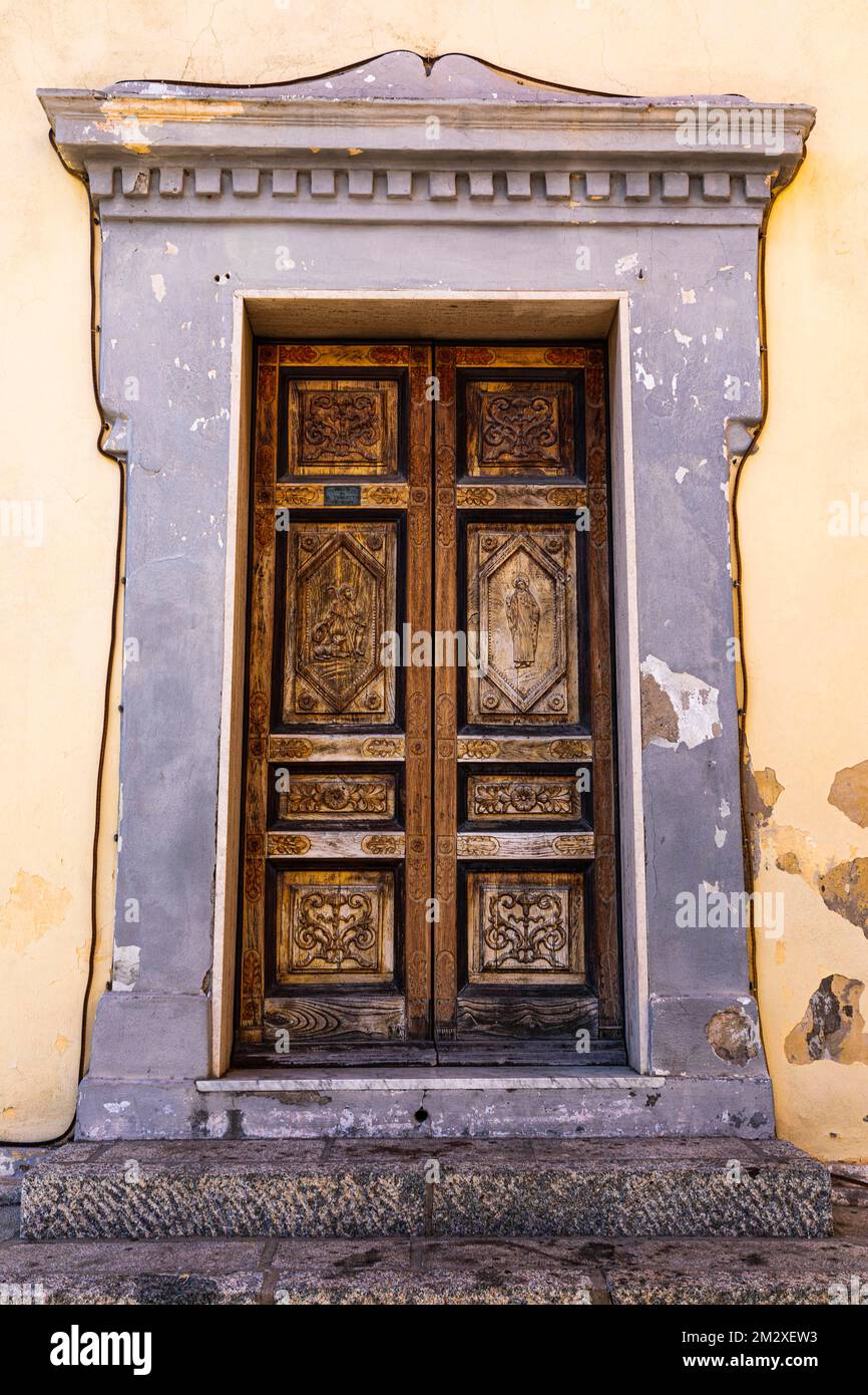 Porta d'ingresso della vecchia casa scolpita, Rio Marina, Elba, Arcipelago Toscano, Toscana, Italia Foto Stock