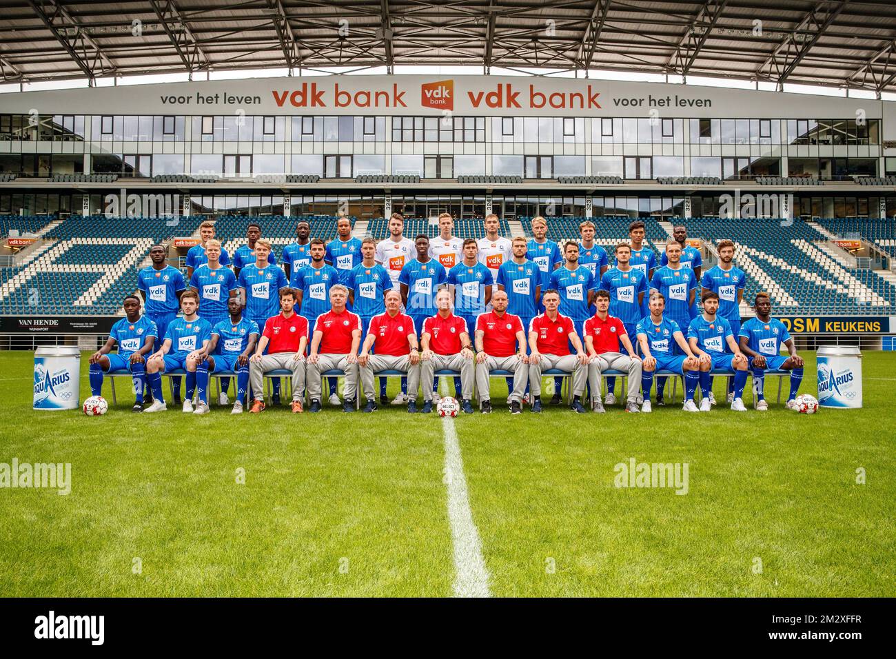 Up L-R; 14 Alessio Castro Montes di Gent; 16 Jonathan David di Gent; 06 Elisha Owusu di Gent; 08 Vadis Odjidja-Ofoe di Gent; 26 Colin Coosemans di Gent; 01 Thomas Kaminski di Gent; 20 Jari De Busser di Gent; 09 Gubus's Roman; 02 Guby's; 31 Guby's Guy's 28 Mamadou Sylla di Gent; (L-R medio); 44 Andy Esiti di Gent; 04 Sigurd di Gent; 03 Eric Smith di Gent; 13 Giorgi Kvilitaia di Gent; 23 Mikael Lustig di Gent; 17 Ibrahima Cisse di Gent; 07 Roman Yaremchuk di Gent; 32 Gent's Igstrand's 33; Luigi Plasent's Franco Igtre; 76 Gent's Gent's Gent; Gent's Gent's Gent's Gent's Gent's Gent's Gent's Foto Stock