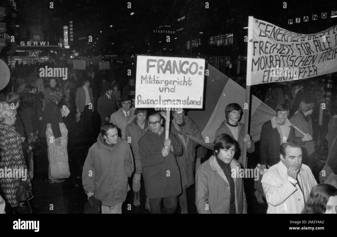Lavoratori ospiti spagnoli, provenienti principalmente dai Paesi Baschi, hanno manifestato a Dortmund il 19 dicembre 1970 contro la dittatura Franco e la Foto Stock