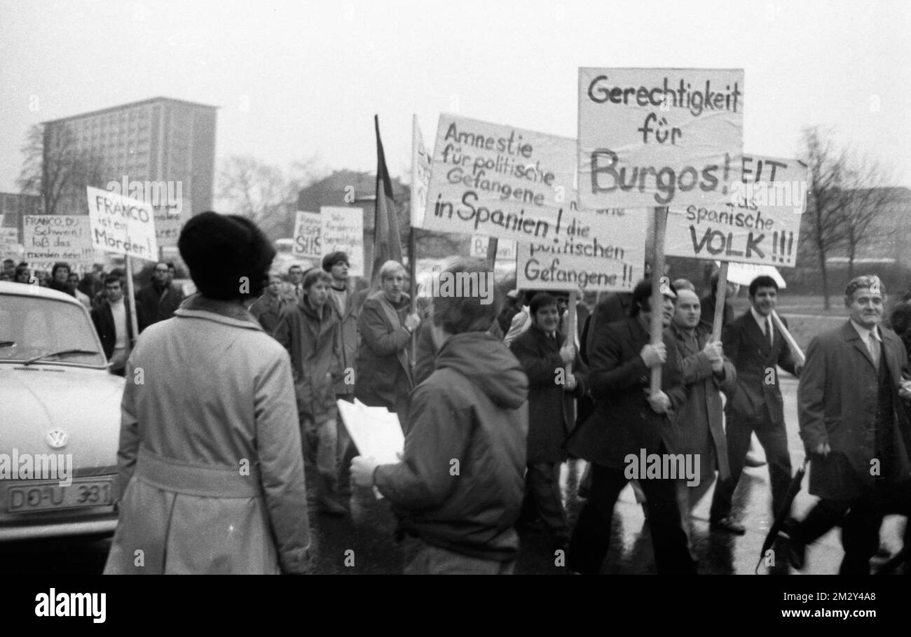 Lavoratori ospiti spagnoli, provenienti principalmente dai Paesi Baschi, hanno manifestato a Dortmund il 19 dicembre 1970 contro la dittatura Franco e la Foto Stock