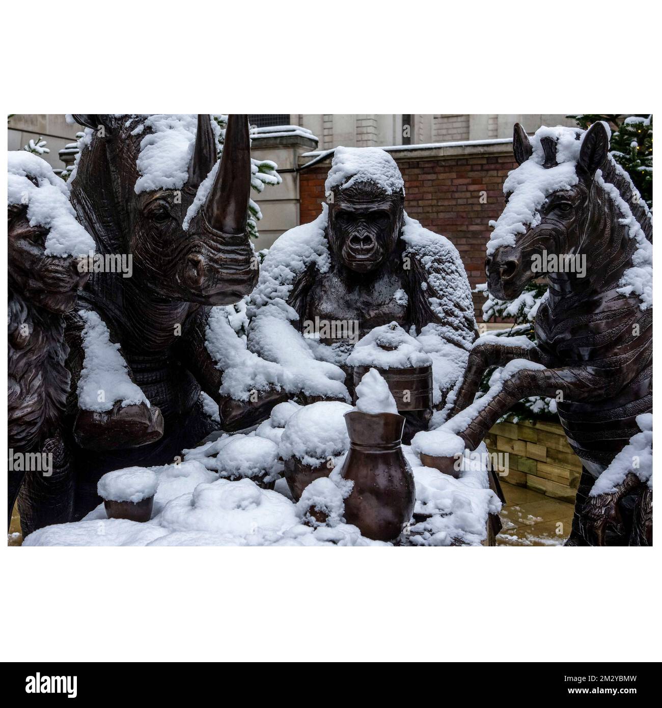 SNOW LONDON- Jeff Moore - neve intorno alla Cattedrale di St Pauls nel centro di Londra questo today12/12/2022 Foto Stock