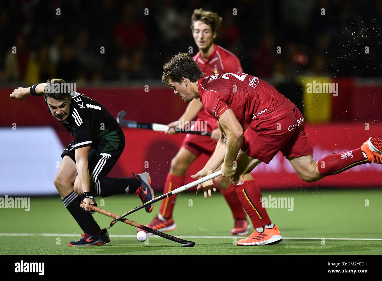 Il gallese Steve Kelly e Tom Boon in Belgio si sono fatti picturedin durante una partita di hockey tra la nazionale belga Red Lions e il Galles, partita 3/3 nel Pool A dei campionati europei 'EuroHockey', martedì 20 agosto 2019 a Wilrijk, Anversa. FOTO DI BELGA DIRK WAEM Foto Stock