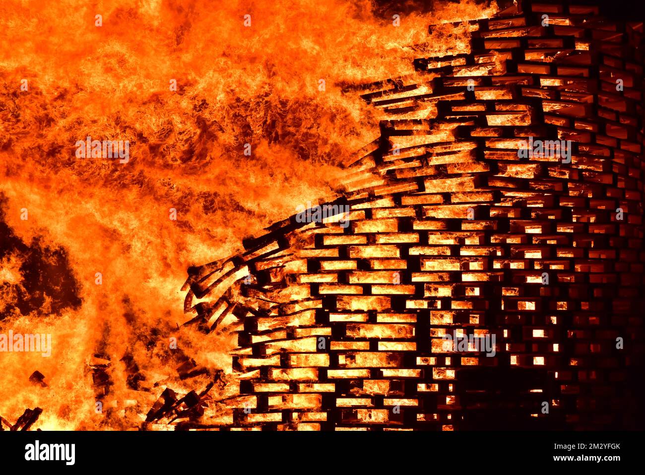 Scintilla il fuoco la Domenica Spark per guidare fuori l'inverno, le dogane, ad Allgaeu, Baviera, Germania Foto Stock