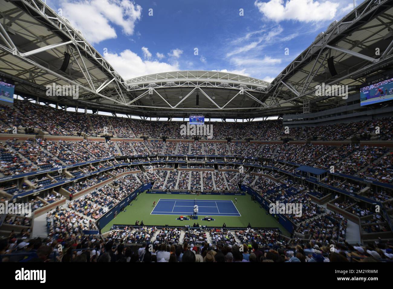 L'immagine mostra lo stadio Arthur Ashe durante una partita di tennis tra il belga David Goffin (ATP 15) e lo svizzero Roger Federer (ATP 3), nel quarto round dei Men's Singles del torneo di tennis US Open Grand Slam, a Flushing Meadow, a New York City, USA, domenica 01 settembre 2019. FOTO DI BELGA YORICK JANSENS Foto Stock