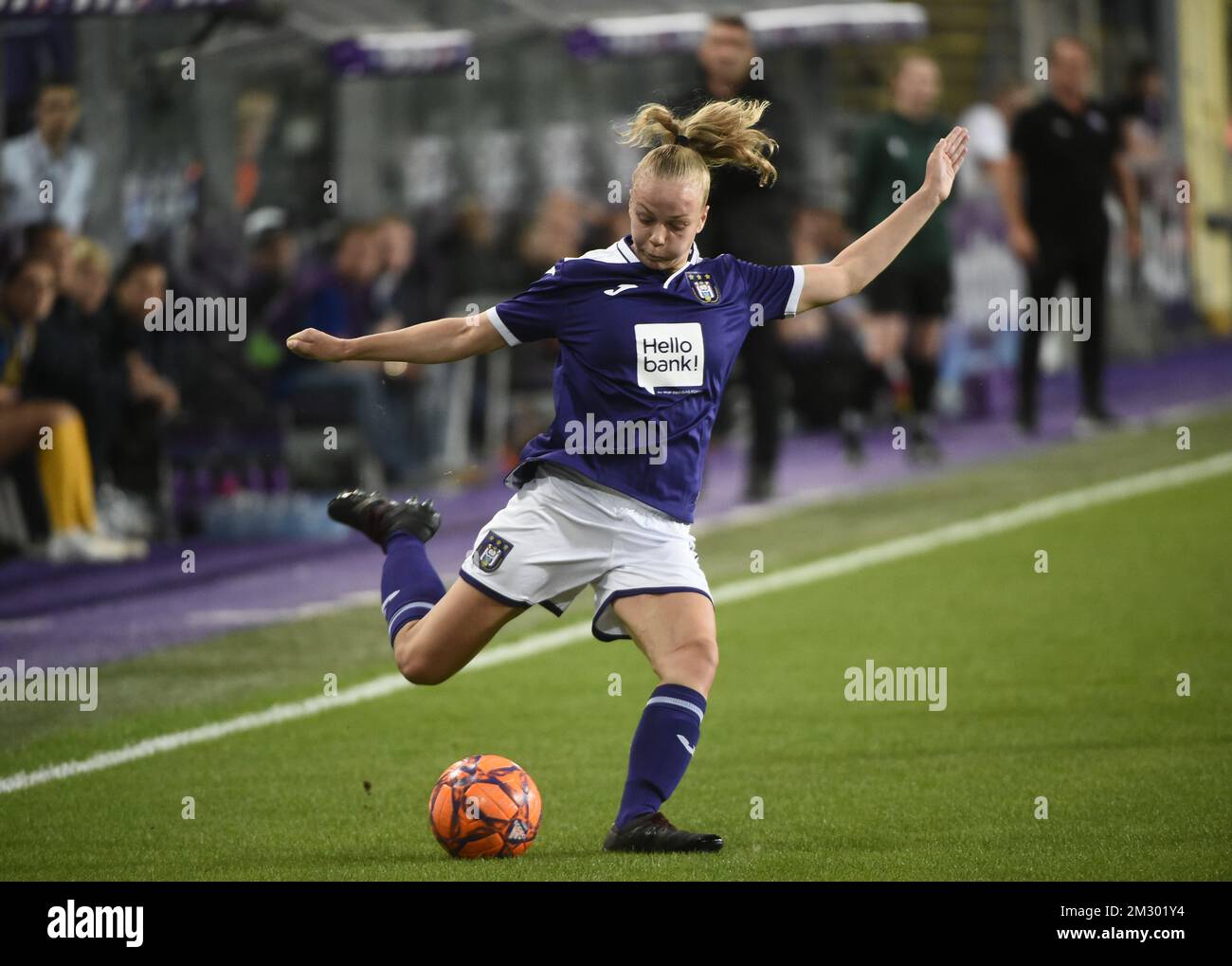 Sarah Wijnants di Anderlecht combatte per la palla durante una partita di calcio tra il club belga RSC Anderlecht e la squadra Kazakistana WFC BIIK-Kazygurt, giovedì 12 settembre 2019 a Bruxelles, la prima tappa del Round of 32 del torneo femminile UEFA Champions League. FOTO DI BELGA JOHN THYS Foto Stock