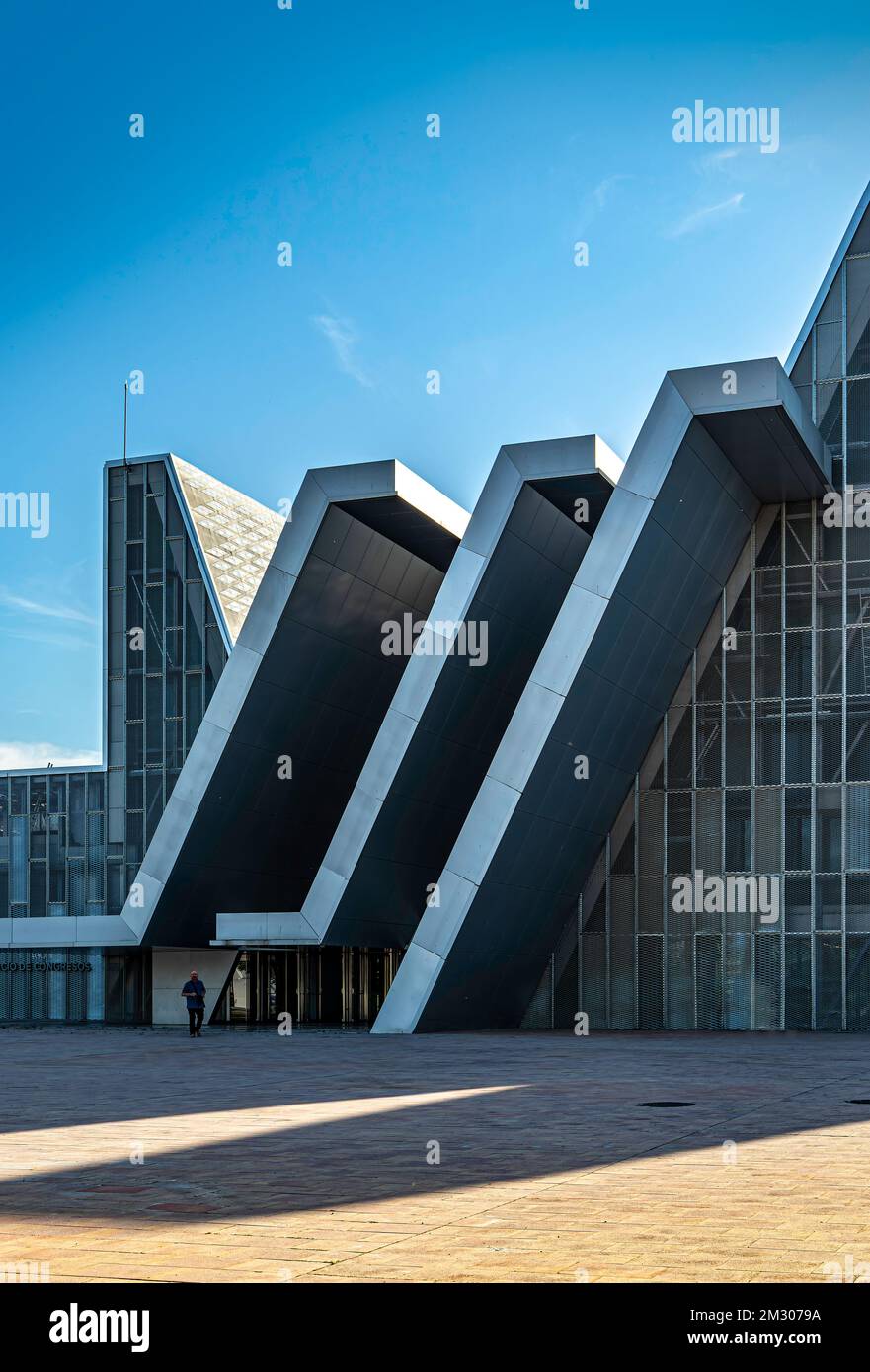 Facciata del Centro Congressi di Saragozza (Palacio de Congresos). Architettura futuristica a Saragozza, Spagna Foto Stock